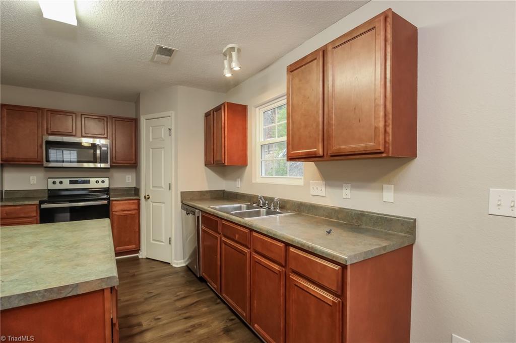 7 Vodington Circle Greensboro, NC 27405 - Photo 5 of 15