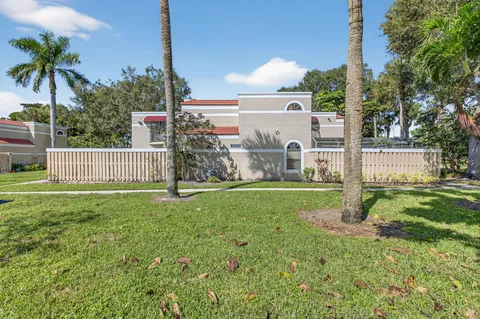 $359,900 | 4310 Village Drive, Unit D, Delray Beach, FL 33445
