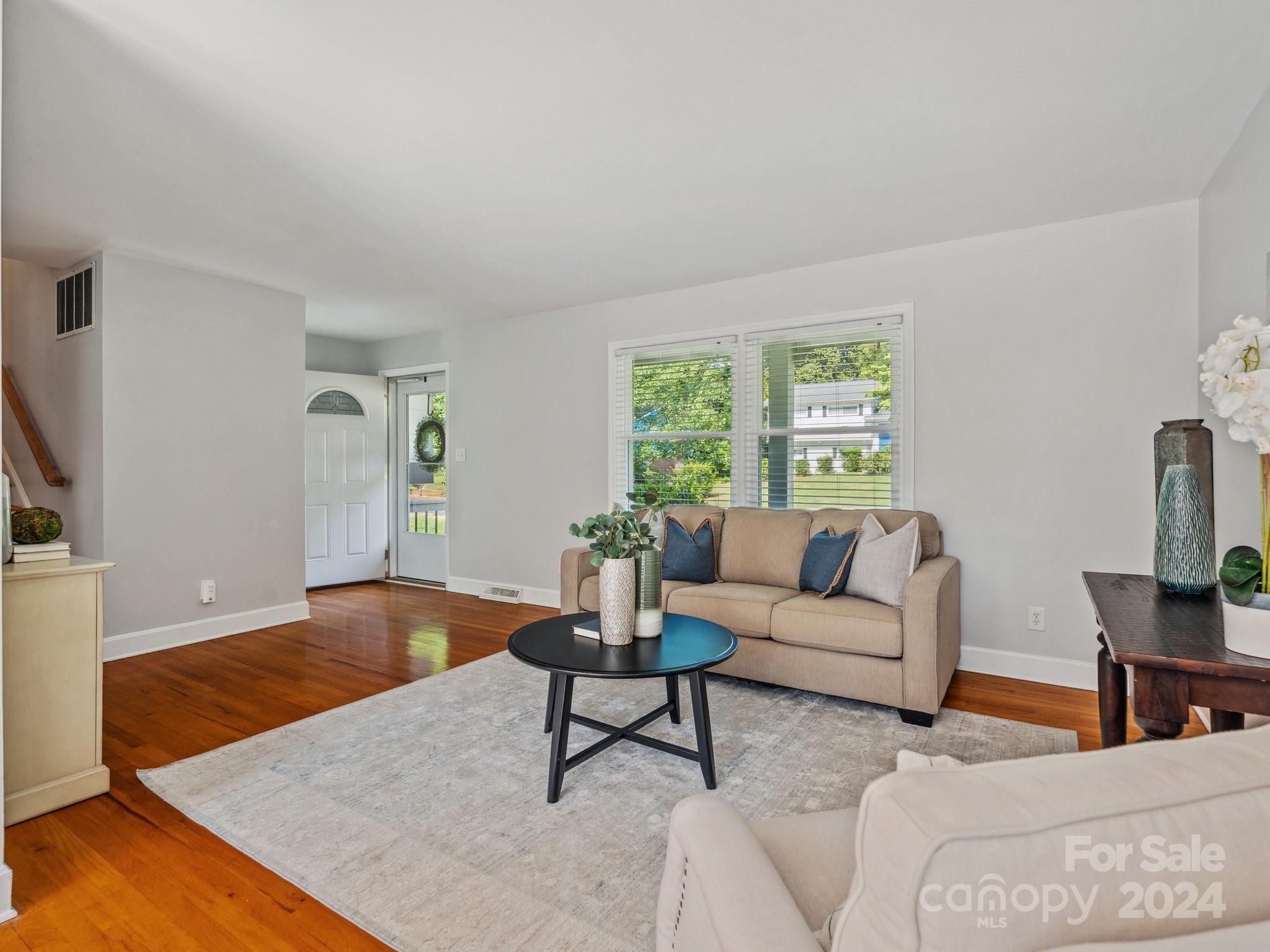 7631 Watercrest Road Charlotte, NC 28210 - Photo 4 of 42 a living room with furniture rug and window