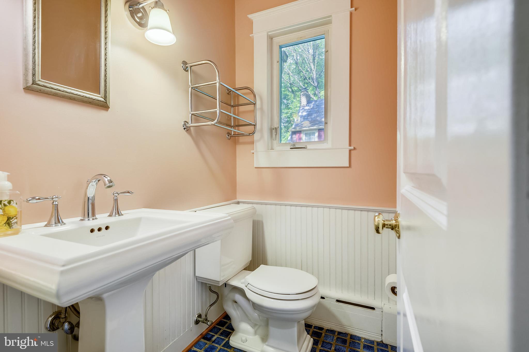 33 Merrymount Road Baltimore, MD 21210 - Photo 19 of 54 Main level powder room
