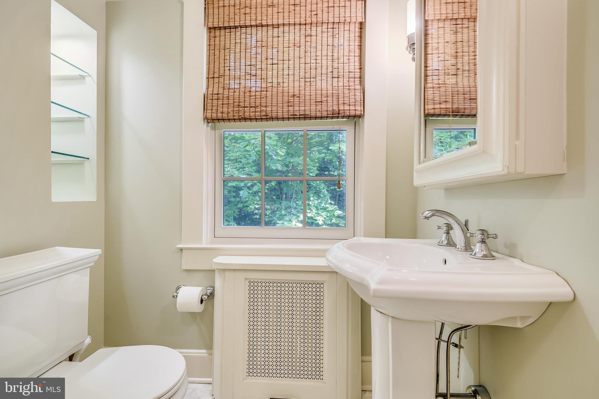33 Merrymount Road Baltimore, MD 21210 - Photo 32 of 54 2nd floor hall bath