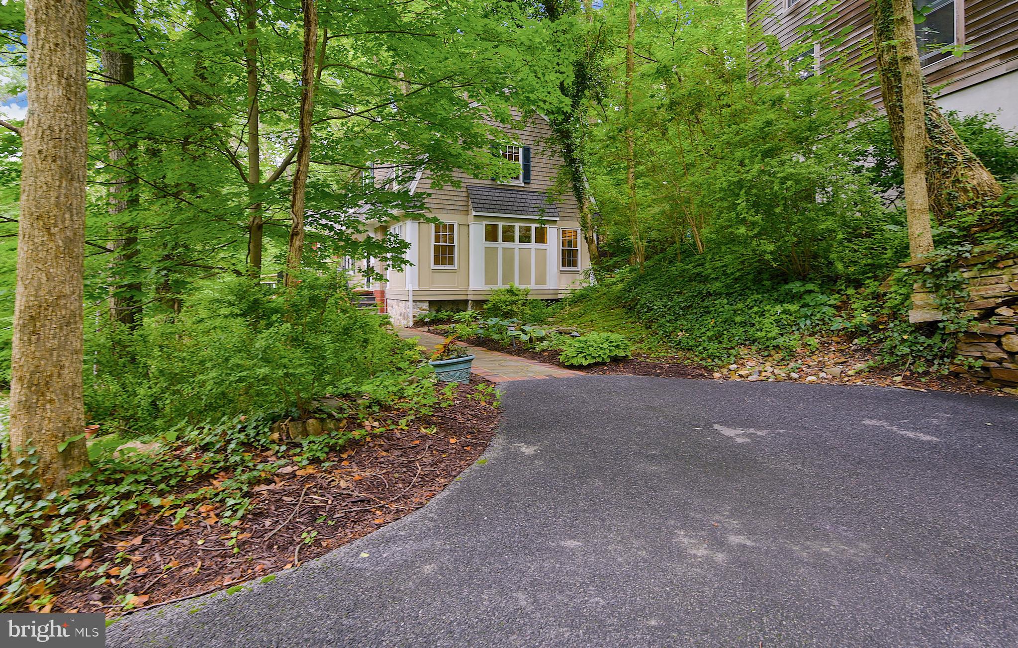 33 Merrymount Road Baltimore, MD 21210 - Photo 39 of 54 Easement driveway