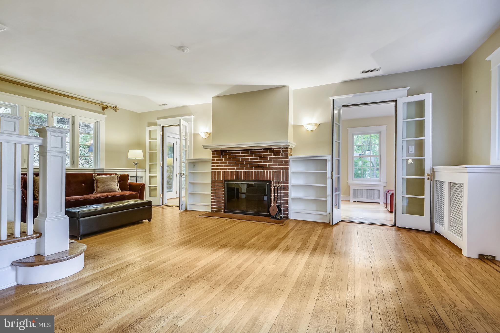 33 Merrymount Road Baltimore, MD 21210 - Photo 5 of 54 Living room