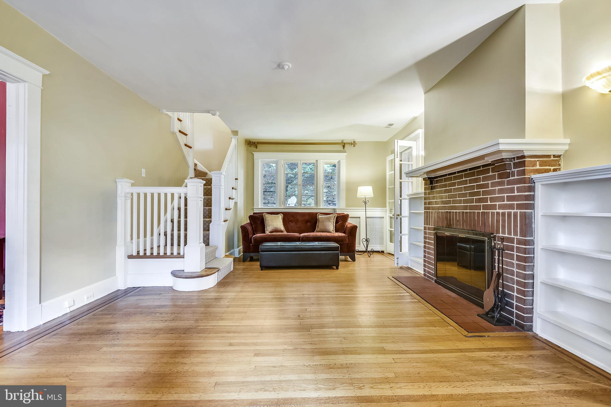 33 Merrymount Road Baltimore, MD 21210 - Photo 6 of 54 Living room