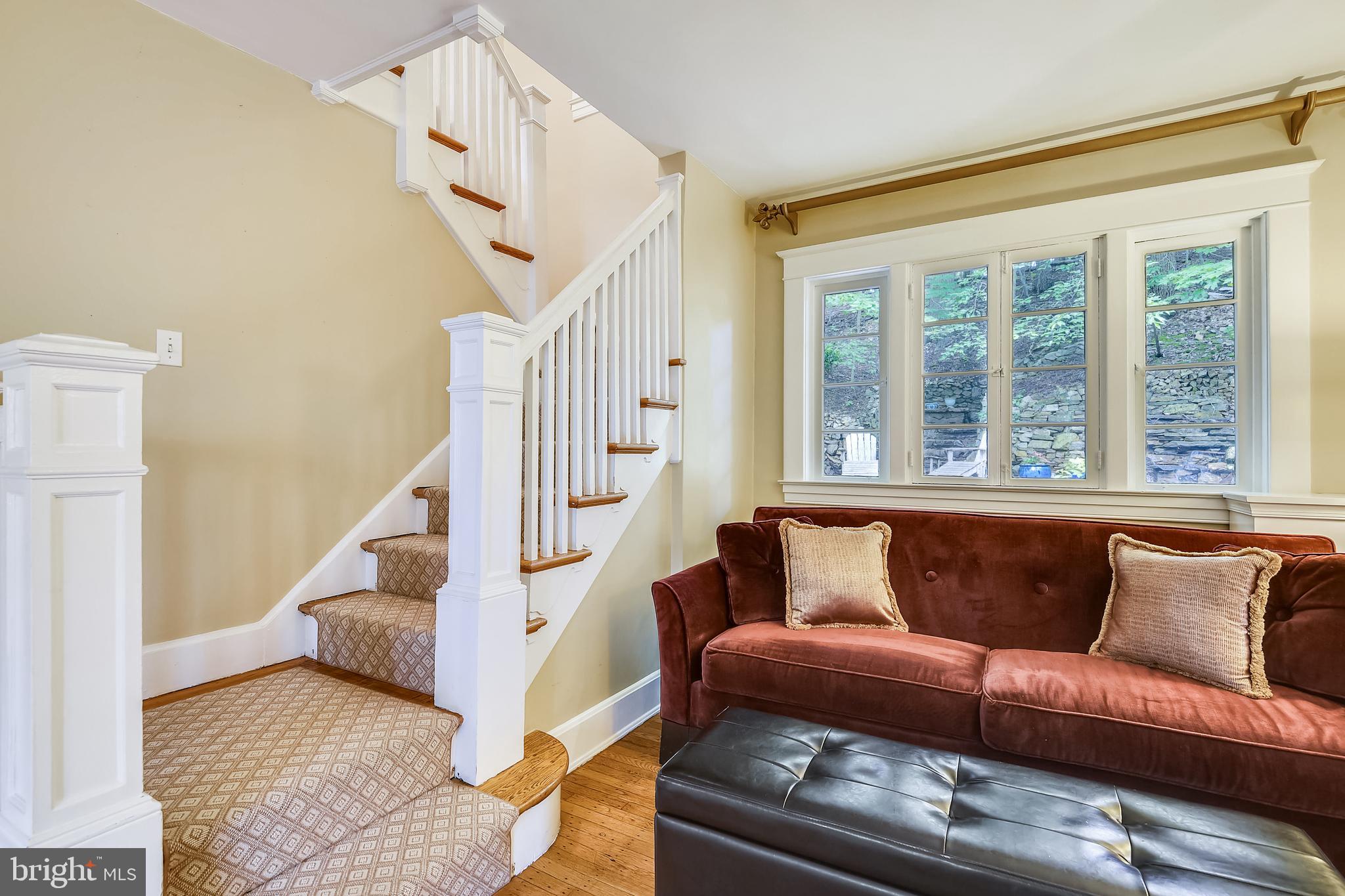 33 Merrymount Road Baltimore, MD 21210 - Photo 7 of 54 Living room