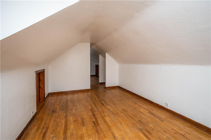179 Gass Road Pittsburgh, PA 15229 - Photo 18 of 25 Gallery Image 18