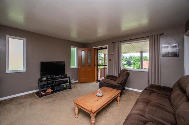 179 Gass Road Pittsburgh, PA 15229 - Photo 3 of 25 Gallery Image 3