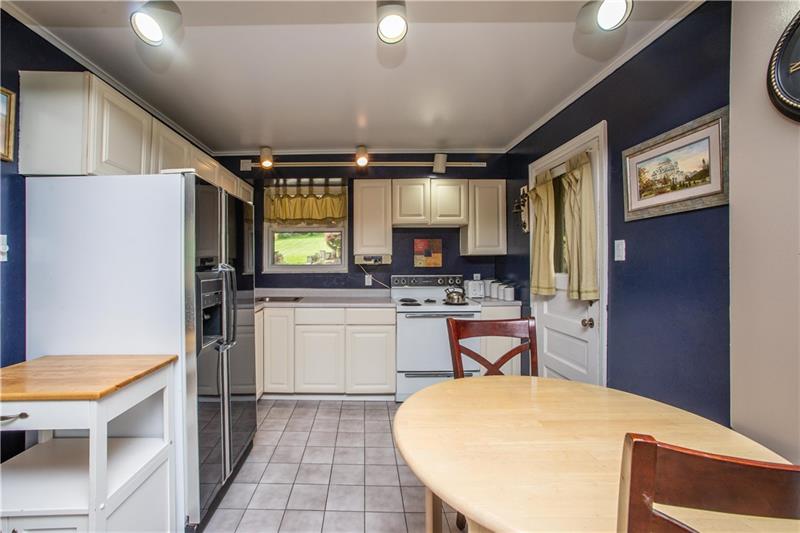 179 Gass Road Pittsburgh, PA 15229 - Photo 6 of 25 Gallery Image 6