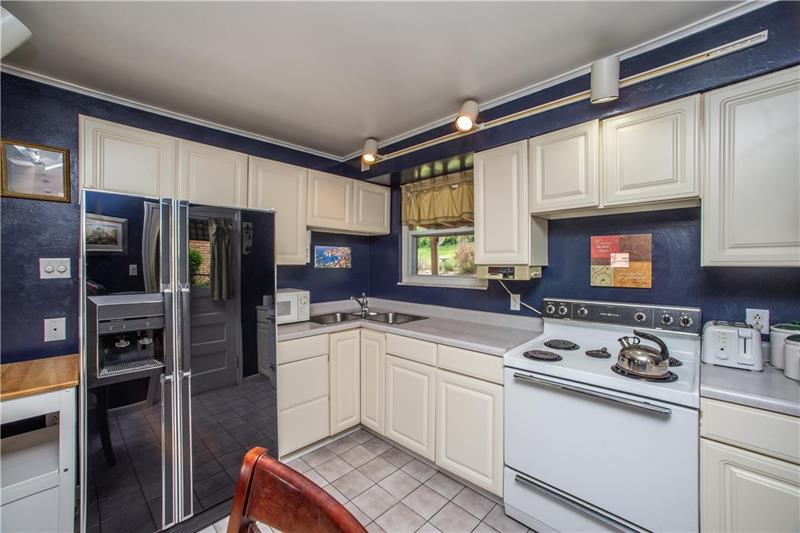 179 Gass Road Pittsburgh, PA 15229 - Photo 8 of 25 Gallery Image 8