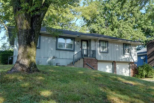 $284,900 | 2100 North York Street, Independence, MO 64058