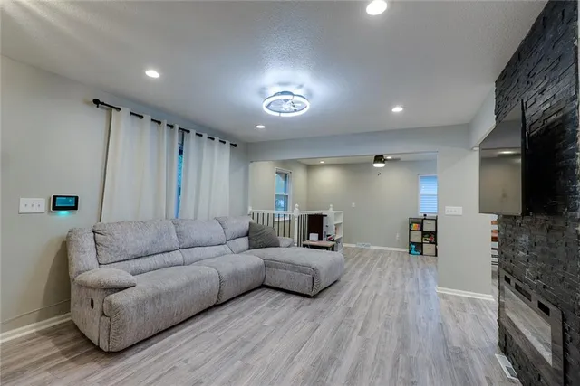 $284,900 | 2100 North York Street, Independence, MO 64058