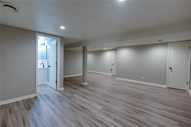 $284,900 | 2100 North York Street, Independence, MO 64058