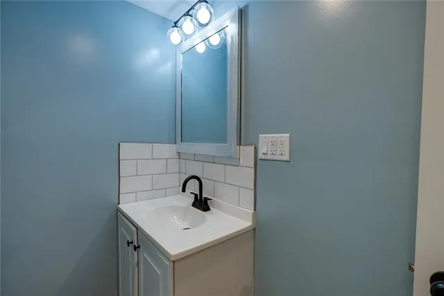 $284,900 | 2100 North York Street, Independence, MO 64058