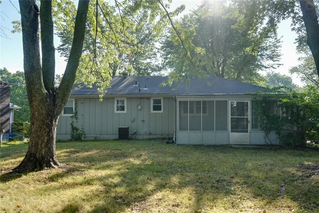 $284,900 | 2100 North York Street, Independence, MO 64058