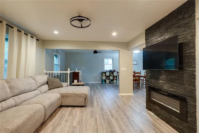 $284,900 | 2100 North York Street, Independence, MO 64058