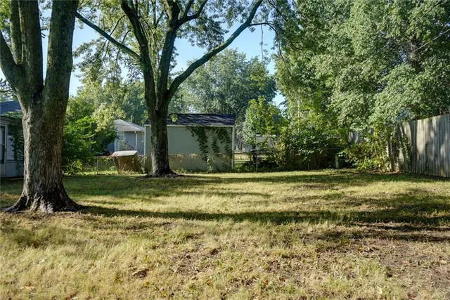 $284,900 | 2100 North York Street, Independence, MO 64058