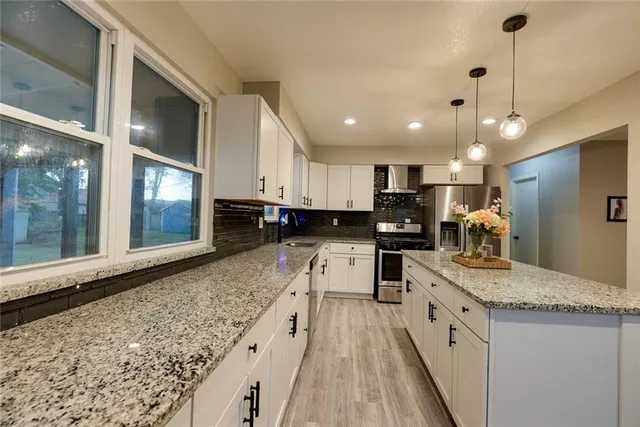 $284,900 | 2100 North York Street, Independence, MO 64058