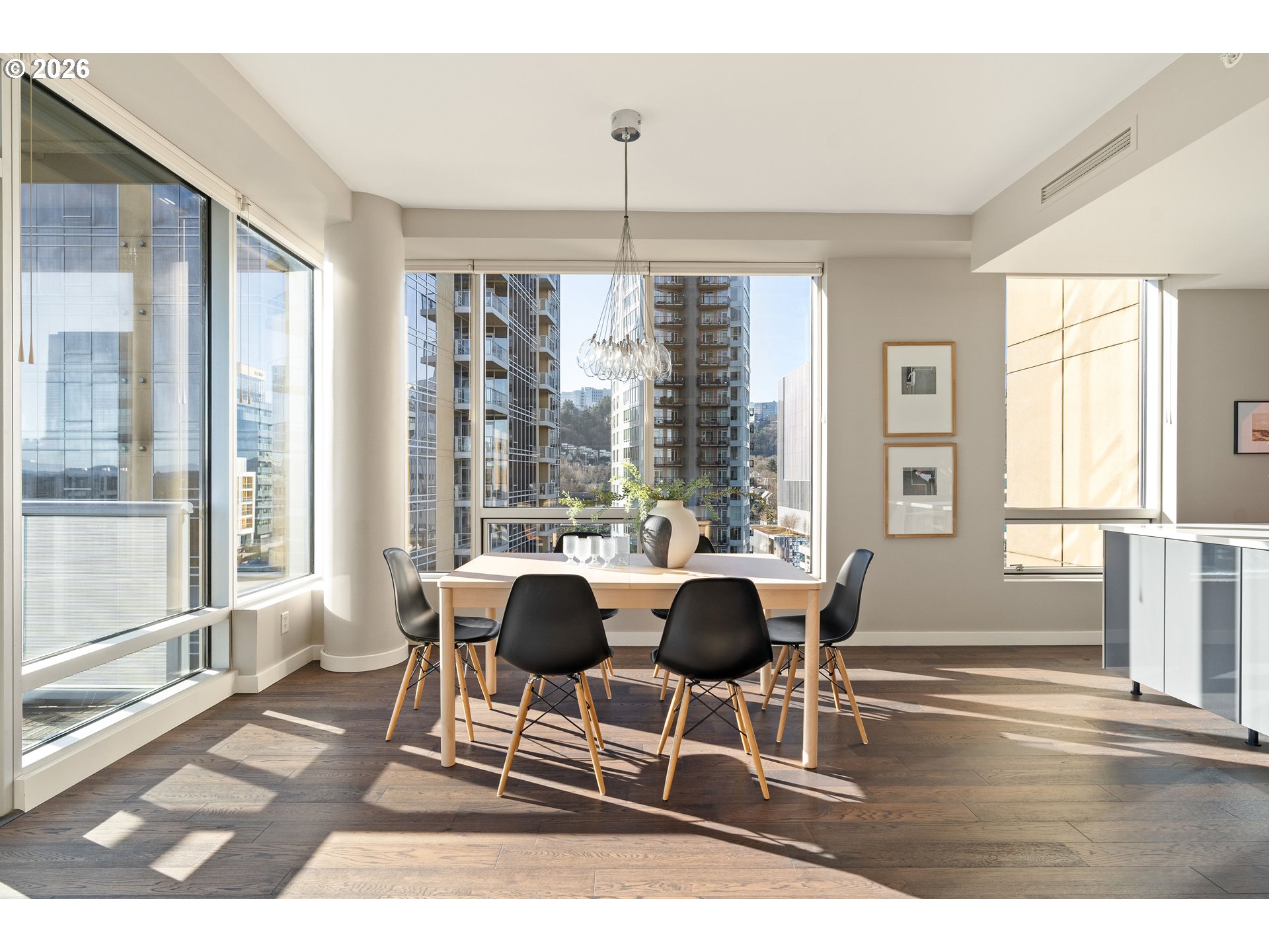 836 South Curry Street, Unit 1304 Portland, OR 97239 - Photo 7 of 34 a living room with furniture and a large window