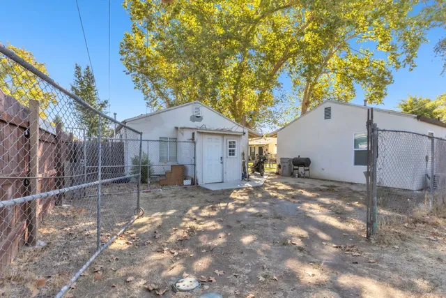 a view of a house with a yard and tree