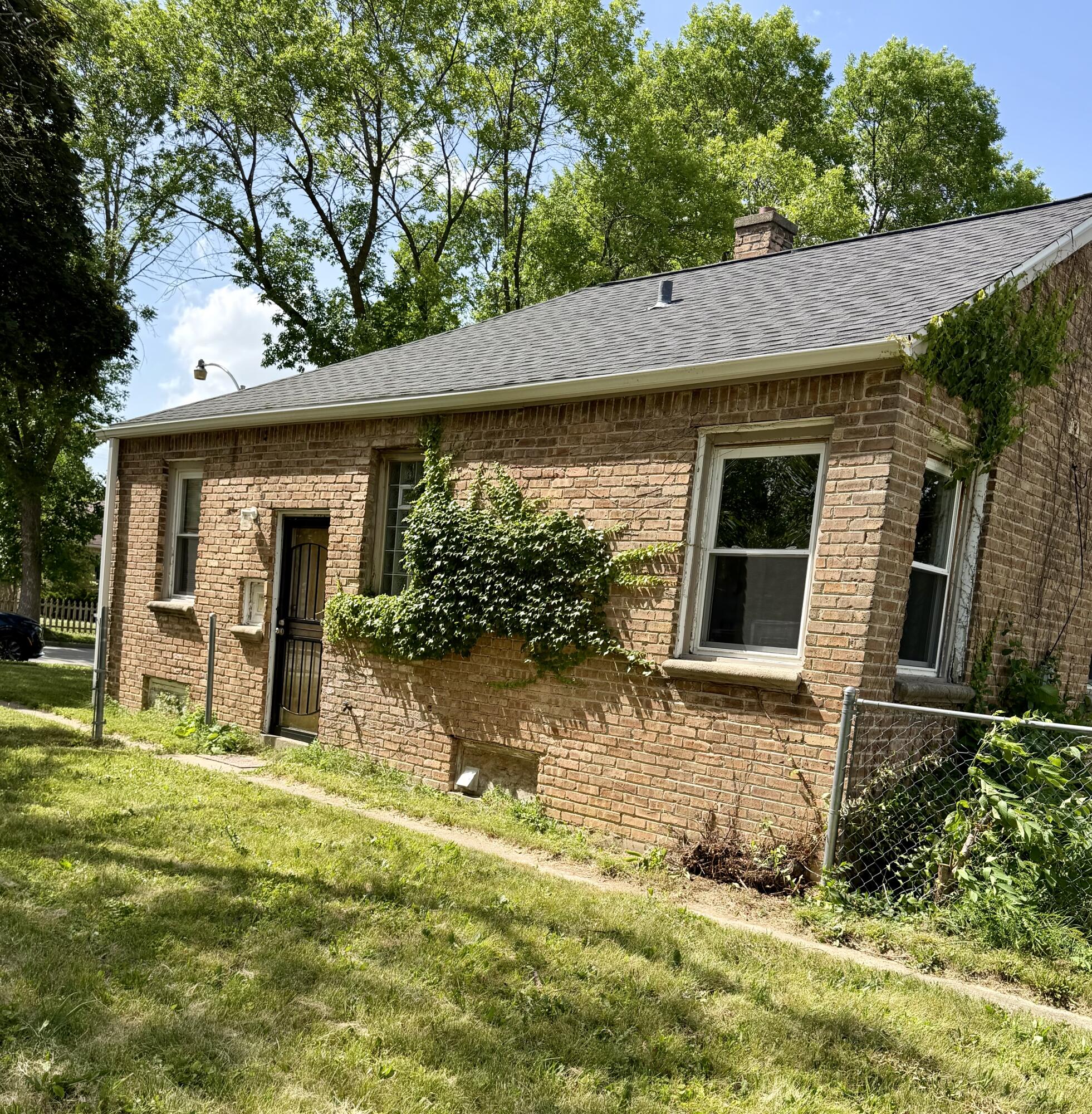 4656 North 21st Street Milwaukee, WI 53209 - Photo 2 of 20 side view