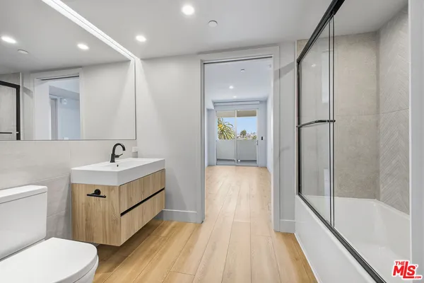 $3,895 | 12431 Rochester Avenue, Unit 410, Los Angeles, CA 90025