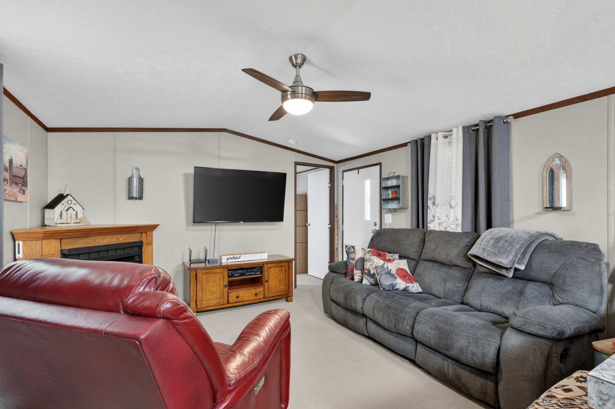 21 Lincoln Lake Road Kelso, TN 37348 - Photo 19 of 26 a living room with furniture and a flat screen tv