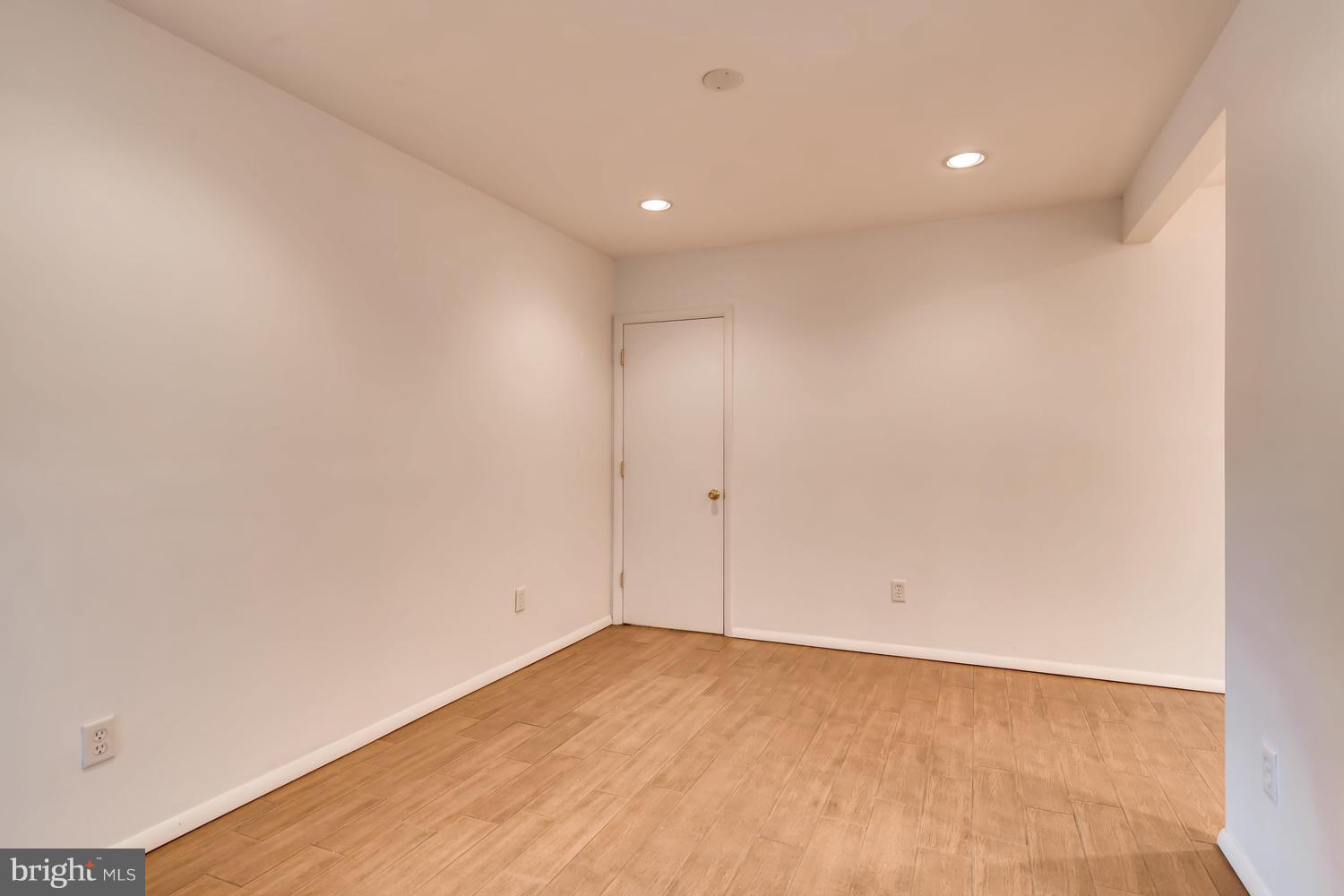 521 Epsom Road, Unit TB Baltimore, MD 21286 - Photo 3 of 11 Living room/dining room