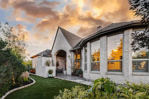 $975,000 | 30806 Shady Oak Drive, Fulshear, TX 77441