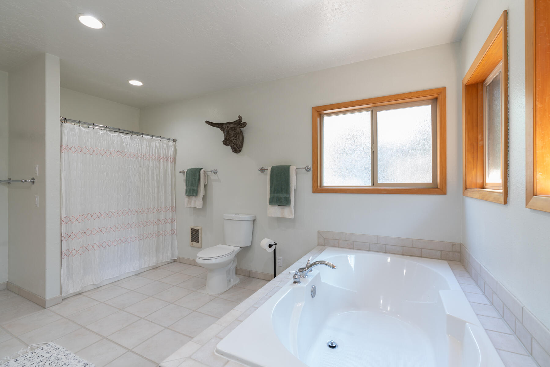 17039 Spring River Road Bend, OR 97707 - Photo 14 of 28 Ossinger-14