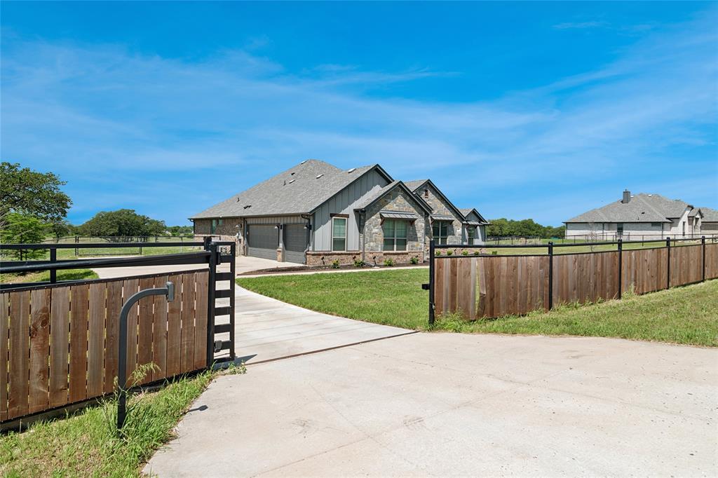 587 Old Agnes Road Weatherford, TX 76088 - Photo 2 of 34