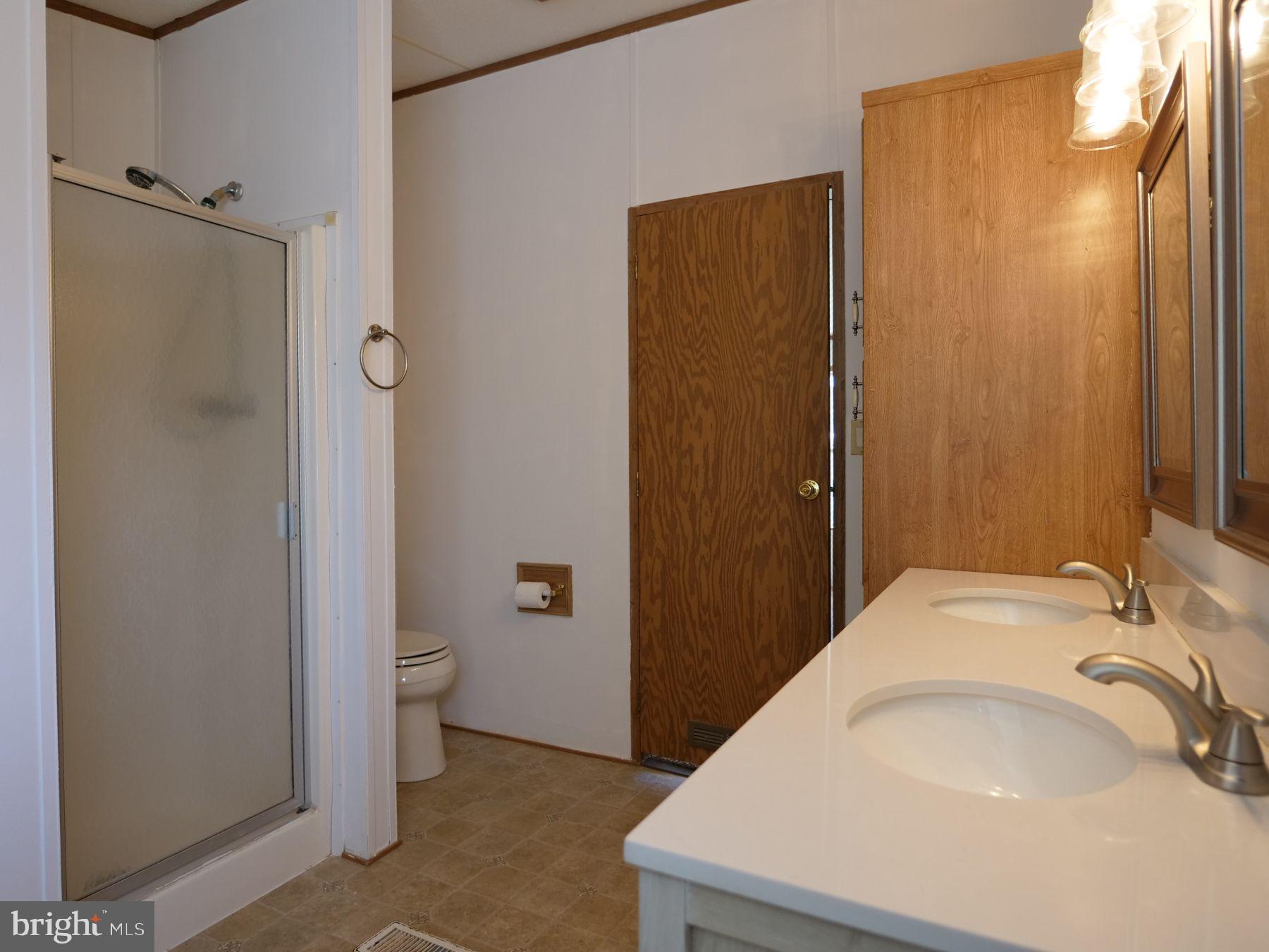 31 Terrace Drive Spring City, PA 19475 - Photo 14 of 20 ensuite bathroom