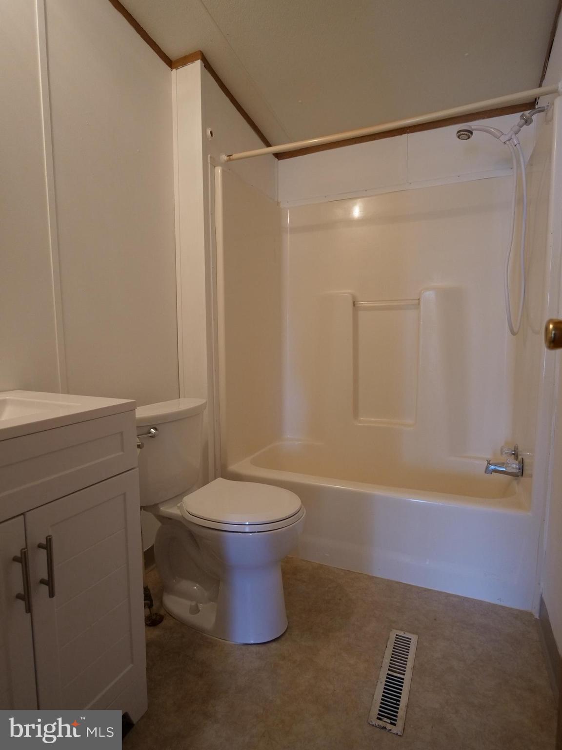 31 Terrace Drive Spring City, PA 19475 - Photo 19 of 20 2nd bathroom