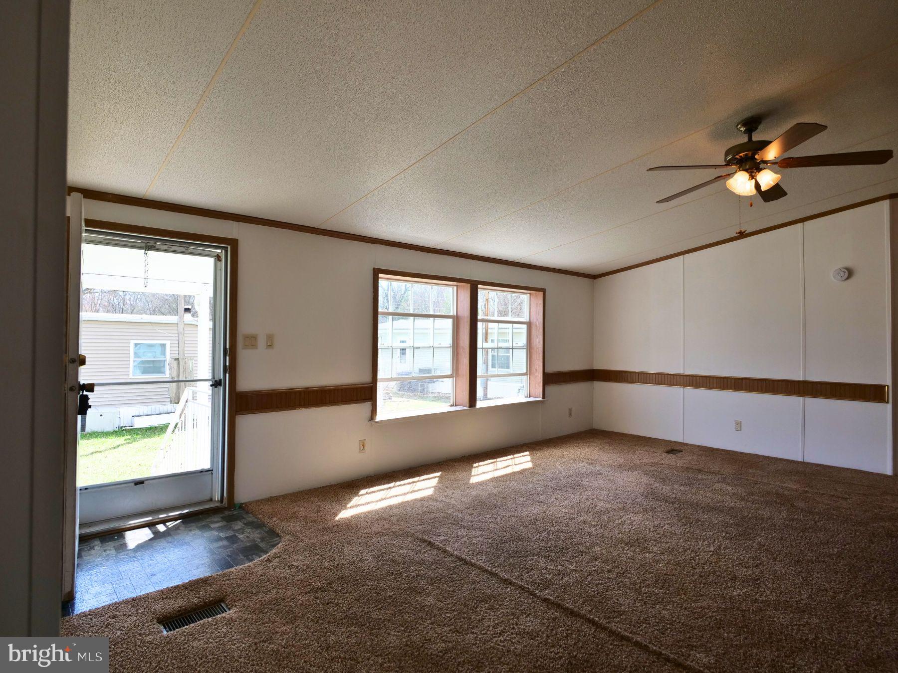 31 Terrace Drive Spring City, PA 19475 - Photo 5 of 20 front door living room