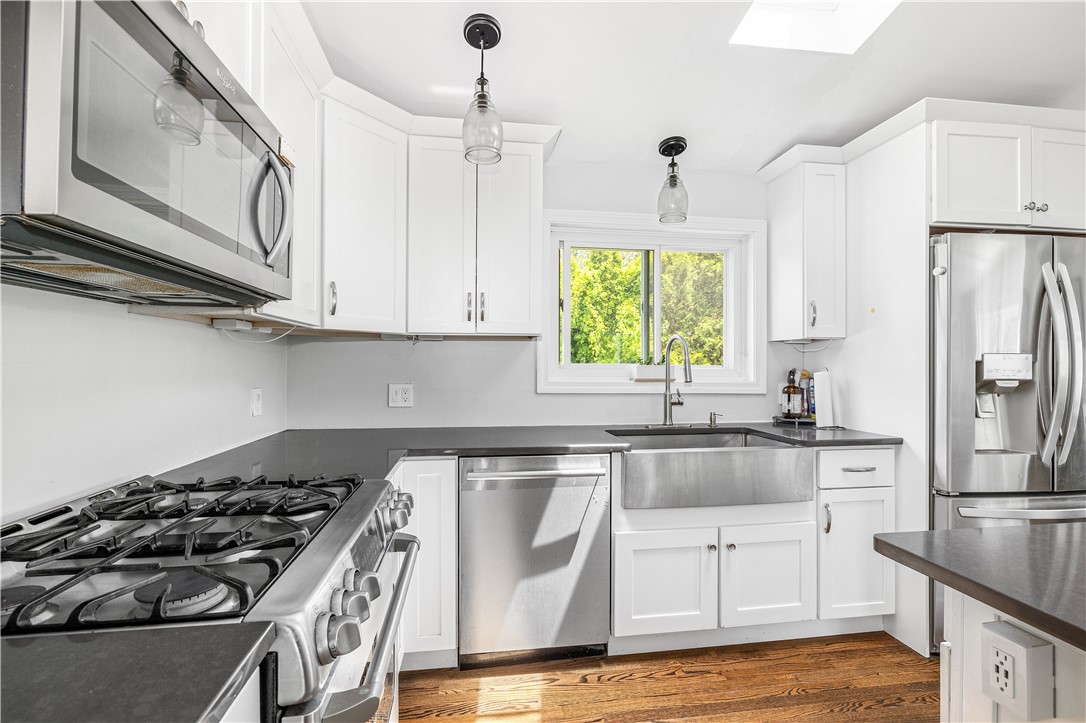 60 Brooklyn Road Narragansett, RI 02882 - Photo 7 of 49