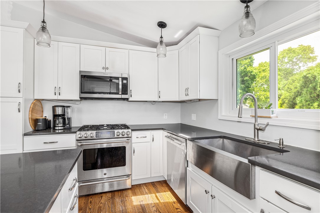 60 Brooklyn Road Narragansett, RI 02882 - Photo 9 of 49