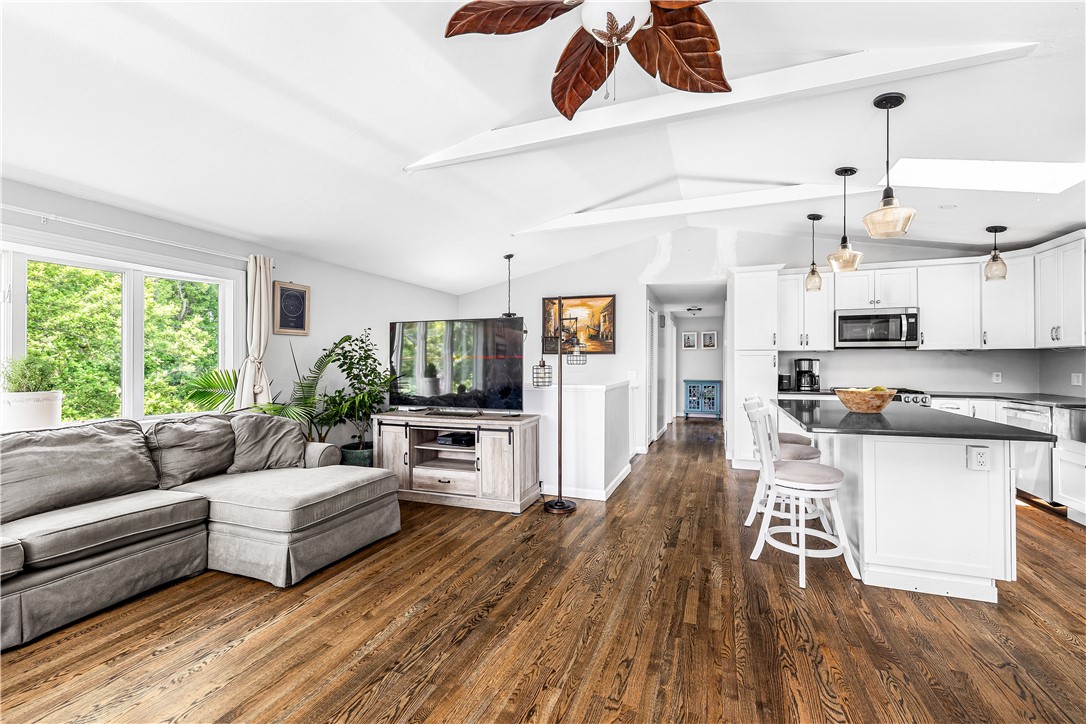 60 Brooklyn Road Narragansett, RI 02882 - Photo 10 of 49