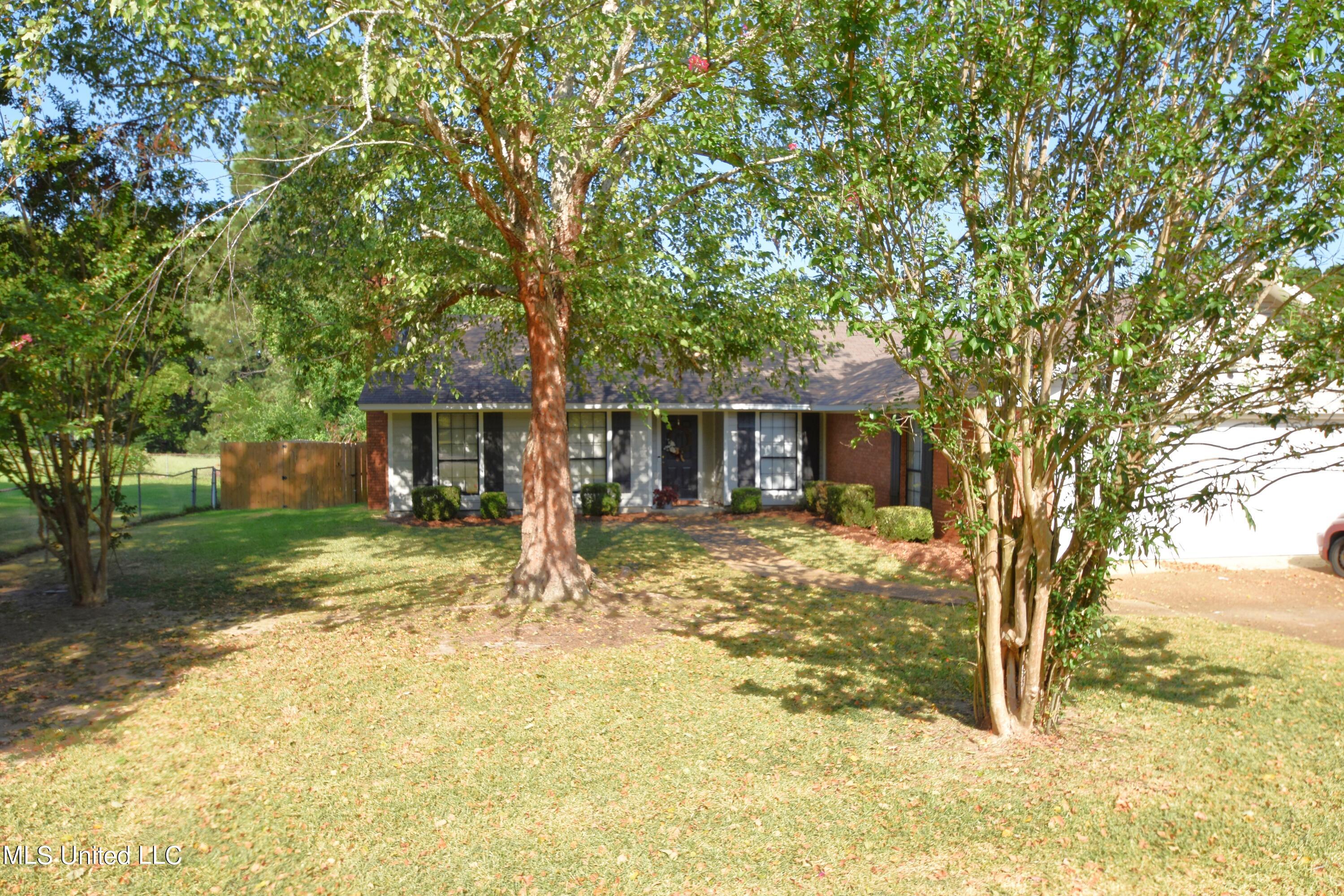 105 Scotland Road Clinton, MS 39056 - Photo 1 of 27 DSC_0002
