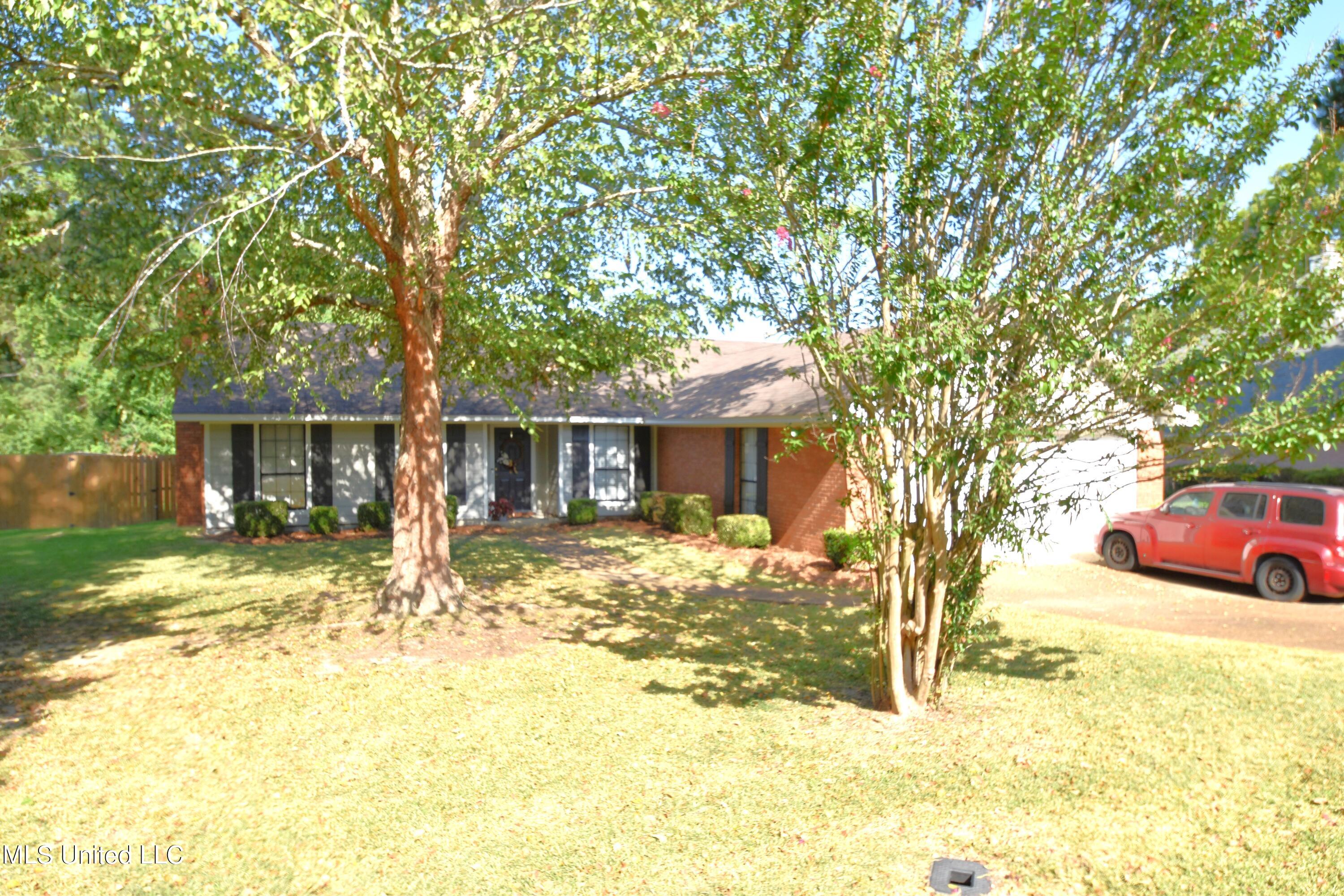 105 Scotland Road Clinton, MS 39056 - Photo 2 of 27 DSC_0003