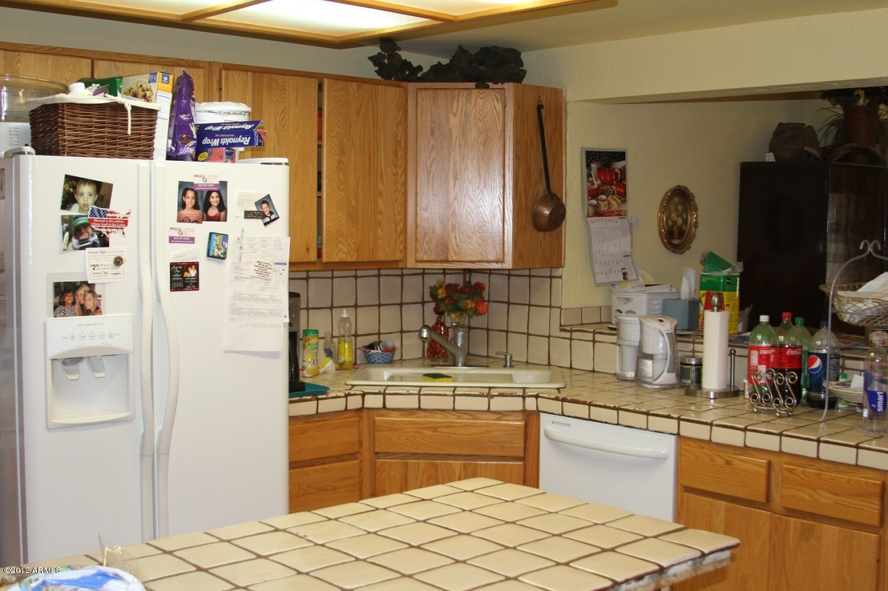 3472 East Presidio Road Phoenix, AZ 85032 - Photo 6 of 12 Kitchen