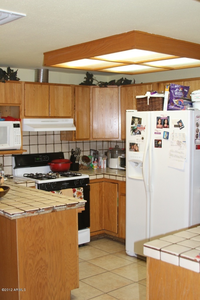 3472 East Presidio Road Phoenix, AZ 85032 - Photo 7 of 12 Kitchen