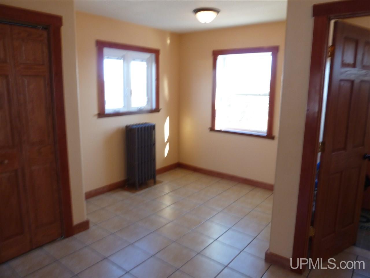 24944 Chestnut Street Calumet, MI 49913 - Photo 5 of 36 Gallery Image 5