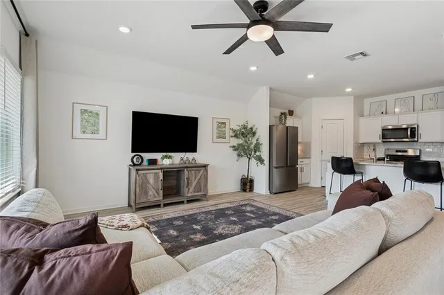 $2,650 | 30724 Akers Way, Lacombe, LA 70445