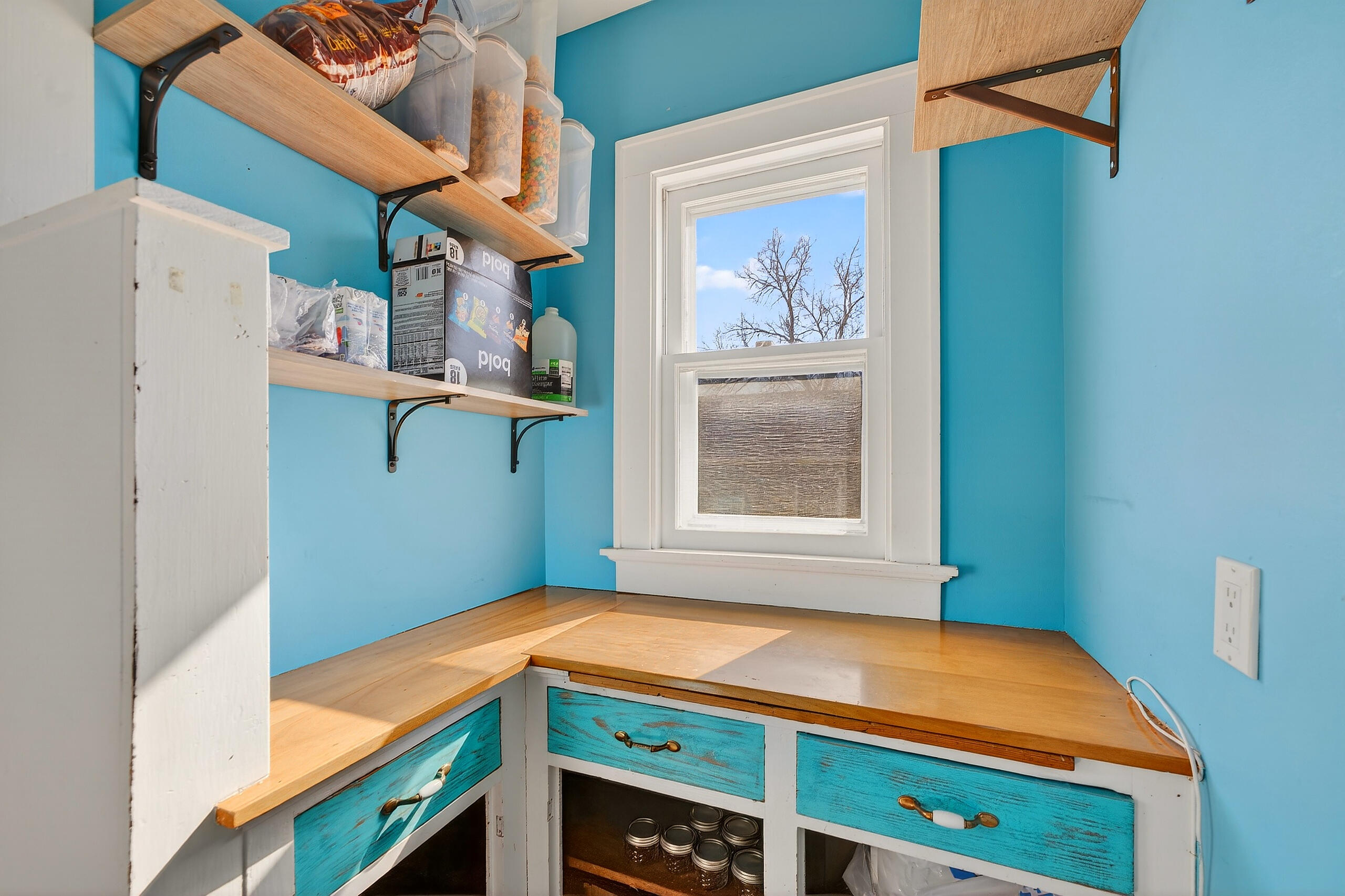 333 West Bender Road Glendale, WI 53217 - Photo 17 of 44 Pantry