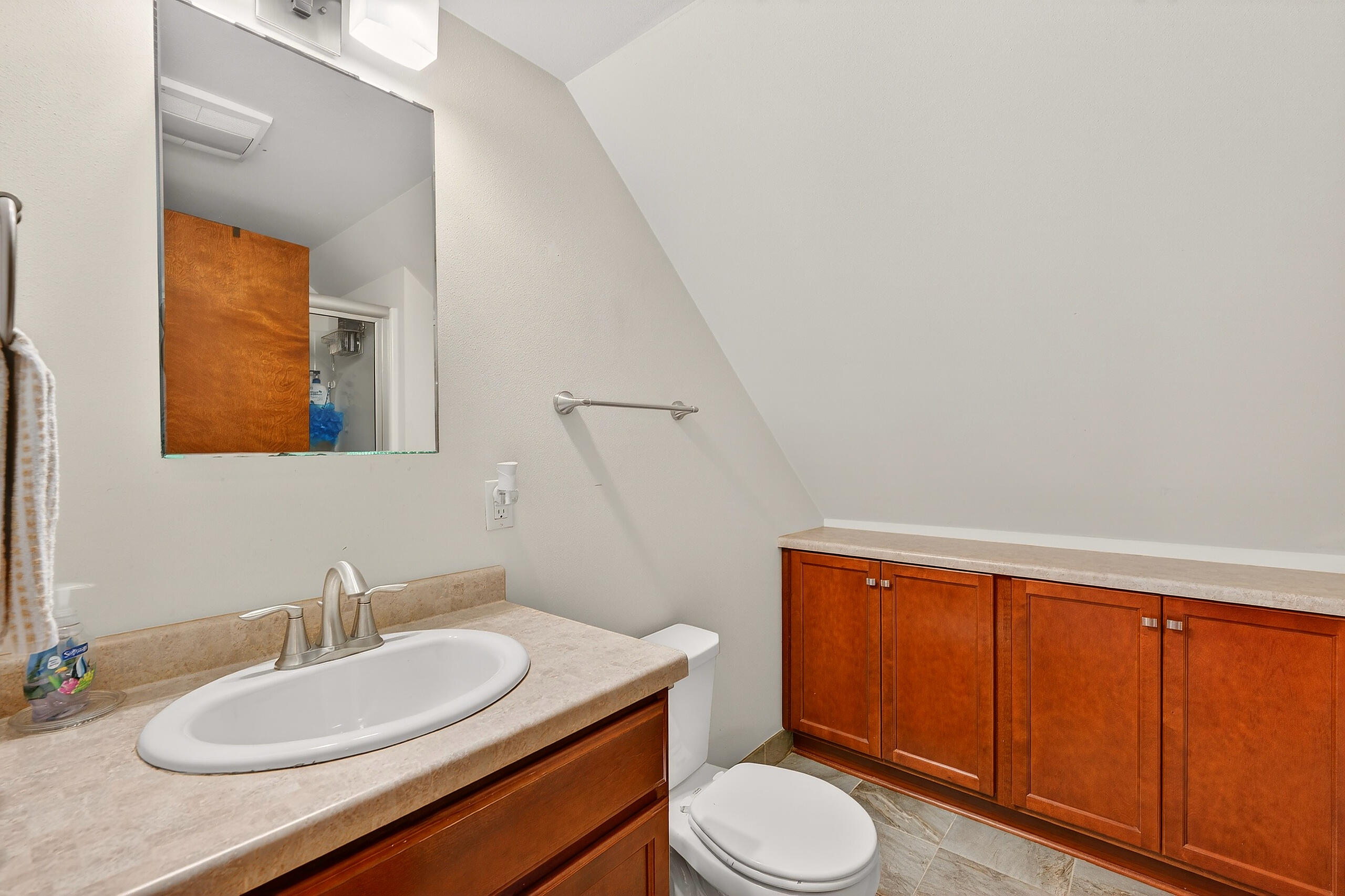 333 West Bender Road Glendale, WI 53217 - Photo 25 of 44 Full Bath-Upper