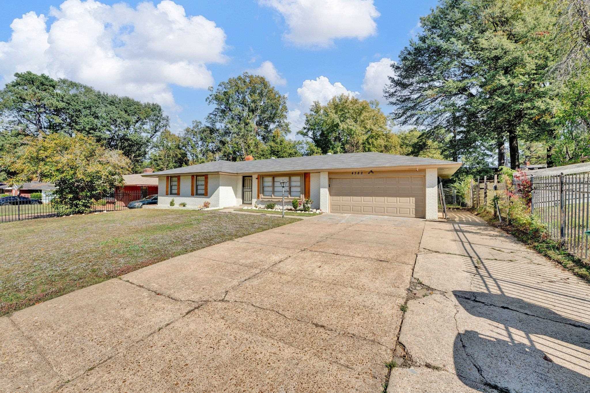 4382 Ruth Drive Memphis, TN 38109 - Photo 3 of 32 Single story home featuring a front yard and a garage
