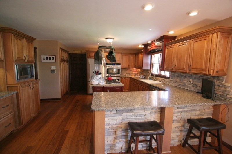 1501 Cobblestone Road Jasper, IN 47546 - Photo 4 of 30 Gallery Image 4