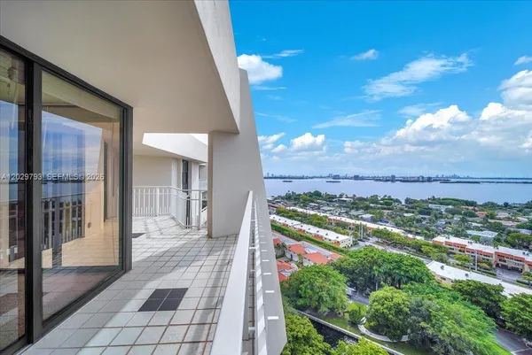$3,650 | 1000 Quayside Terrace, Unit TS10, Miami, FL 33138