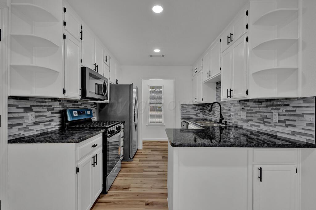 8113 Marni Trail Amarillo, TX 79110 - Photo 6 of 28 kitchen 1