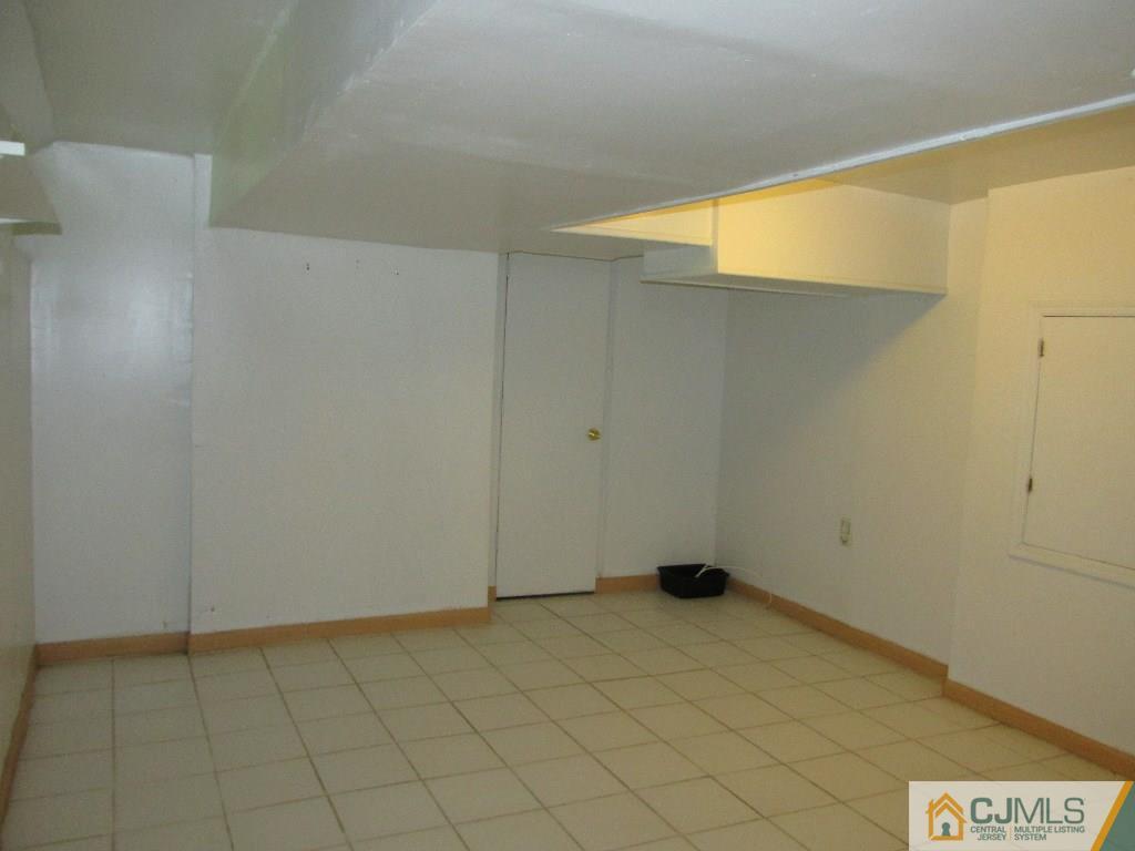 136 Westgate Drive Edison, NJ 08820 - Photo 15 of 19 a view of room