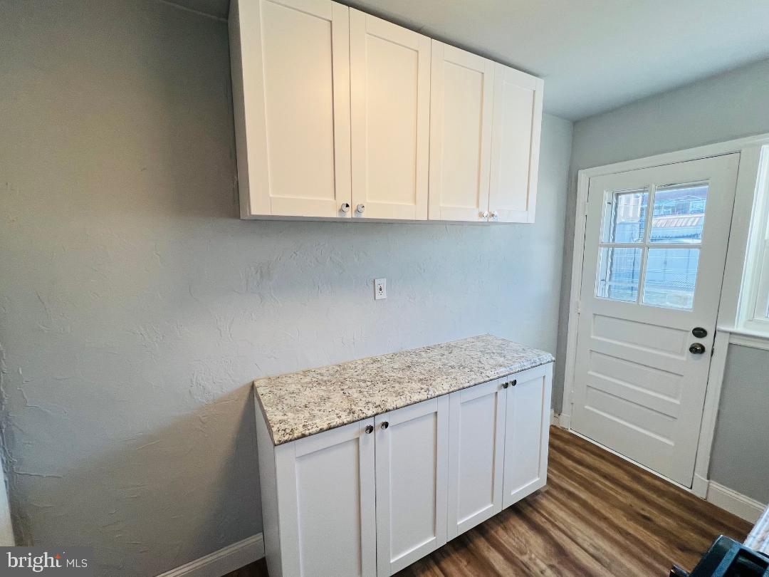 5490 Oakland Road Baltimore, MD 21227 - Photo 8 of 33 Kitchen
